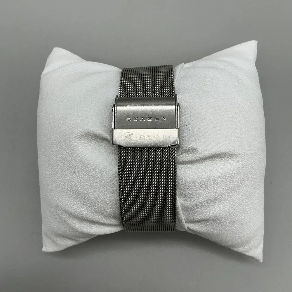 Skagen 641LSS Womens Watch 32mm MOP Dial Silver Tone Crystals Mesh New Battery